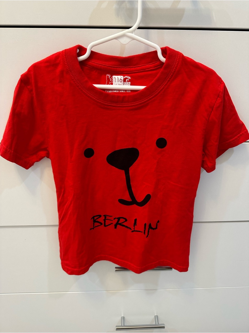 Red Kids' T-Shirt with Bear Face and "Berlin" Print Size 5-6